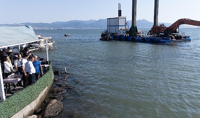1,5 milyon ton dip çamuru çıkarıldı, rota kuzeye çevrildi İzmir Büyükşehir Belediyesi’nin Körfez’de su sirkülasyonunu artırmak ve deniz ekosistemini