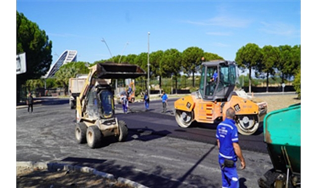 16 kilometrelik turizm yolunda sona doğru İzmir Büyükşehir Belediyesi, kuzey ilçelerinde yol yenileme çalışmalarını sürdürüyor.