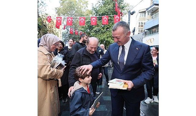 Ağaçlar, 16. kez kitap açtı! Kocaeli Büyükşehir Belediyesi’nin düzenlediği 16. Kocaeli Kitap Fuarı’nın habercisi "Ağaçlar