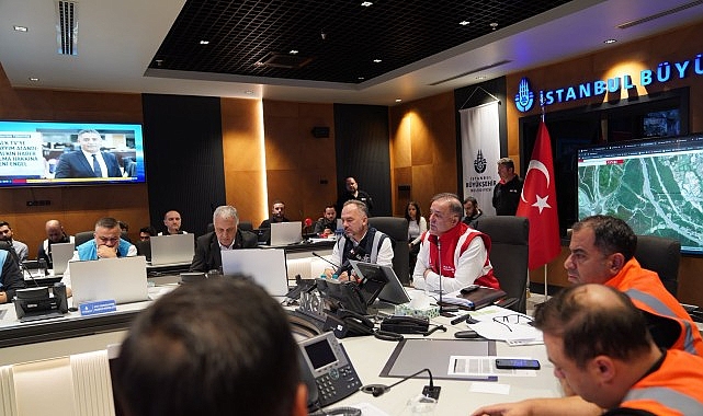 AKOM’da Gece Boyu Mesai: İstanbul Genelinde Mahsur Kalan 595 Kişi Kurtarıldı İstanbul Büyükşehir Belediyesi (İBB) Başkanvekili Nuri Aslan, İBB Afet Koordinasyon