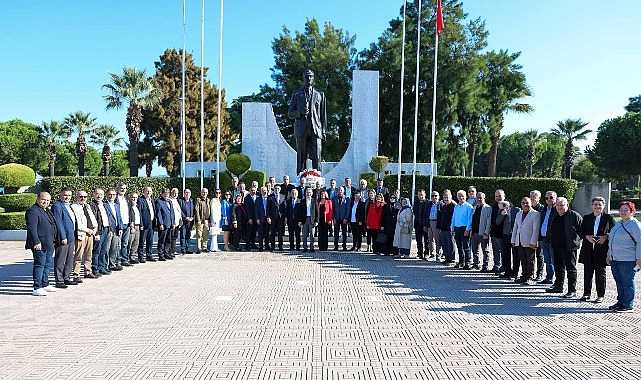 Aliağa’da Muhtarlar Günü kutlandı Aliağa’da 19 Ekim Muhtarlar Günü, Cumhuriyet Meydanı’nda düzenlenen çelenk sunma