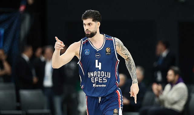 EuroLeague’de evindeki son maçı kazanan Anadolu Efes, bu kez Panathinaikos