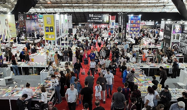 Antalya Kitap Fuarı’nda ikinci gün yoğunluğu Antalya Büyükşehir Belediyesi tarafından bu yıl 16’ıncısı düzenlenen Antalya Kitap