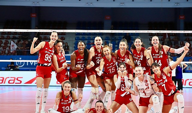 Aras Kargo Spor Kulübü, Sezonun İlk Maçında Tribünleri Patili Dostlar İçin Buluşturdu İzmir’in Sultanlar Ligi temsilcisi Aras Kargo Spor Kulübü, yeni sezona