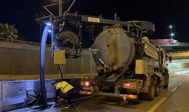 ASAT altgeçitlerde gece mesaisine devam ediyor Antalya Büyükşehir Belediyesi ASAT Genel Müdürlüğü, merkez ilçelerde yağmur suyu