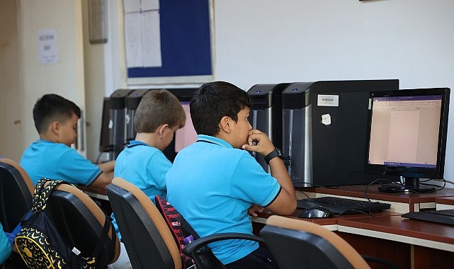 ATABEM’de kurslar başladı Antalya Büyükşehir Belediyesi, çocukların ve gençlerin eğitimine destek olmaya devam