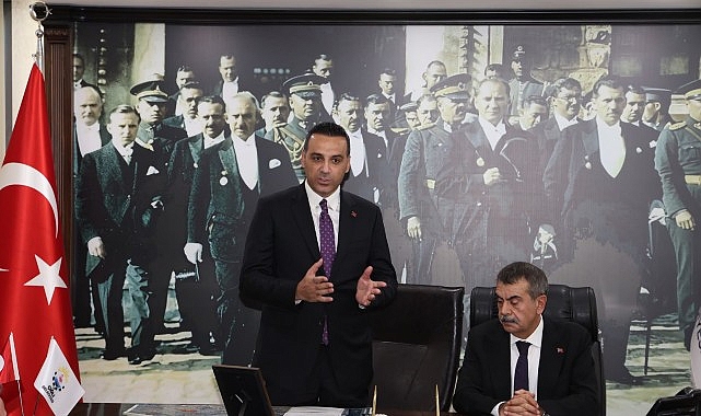 Milli Eğitim Bakanı Yusuf Tekin, Çiğli Belediye Başkanı Onur Emrah