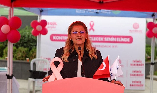 Bakırköy’de Pembe Şemsiyelerle Meme Kanseri Farkındalık Yürüyüşü Bakırköy Belediyesi, Meme Kanseri Farkındalık Ayı kapsamında erken teşhisin önemine