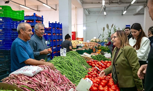 Başkan Akın Yalı Mahallesi’nde Esnaf ve Vatandaşlarla Buluştu Güzelbahçe Belediye Başkan Vekili Ayşe Akın, Zabıta Müdürlüğü ekipleriyle birlikte