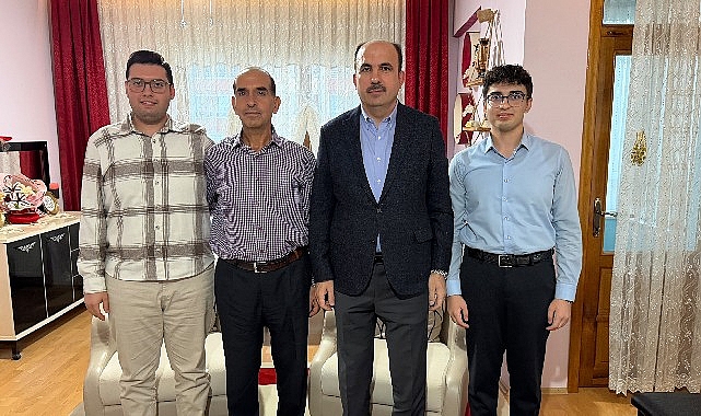Başkan Altay, “Vefa Umresi” ile Kutsal Topraklara Giden Vatandaşları Evlerinde Ziyaret Etti Konya Büyükşehir Belediye Başkanı Uğur İbrahim Altay, Büyükşehir Belediyesi’nin hayata