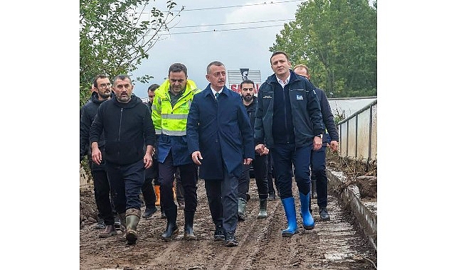 Başkan Büyükakın şiddetli yağıştan etkilenen bölgeleri gezdi Kocaeli Büyükşehir Belediye Başkanı Tahir Büyükakın, şiddetli yağışların etkilediği bölgeleri
