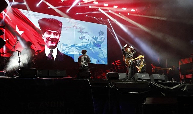 Aydın Büyükşehir Belediyesi tarafından düzenlenen Aydınfest Gençlik Festivali, renkli görüntüler
