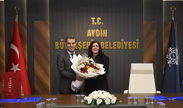 Başkan Çerçioğlu’na AK Parti Kuyucak’tan ziyaret Aydın Büyükşehir Belediye Başkanı Özlem Çerçioğlu’na, AK Parti Kuyucak İlçe