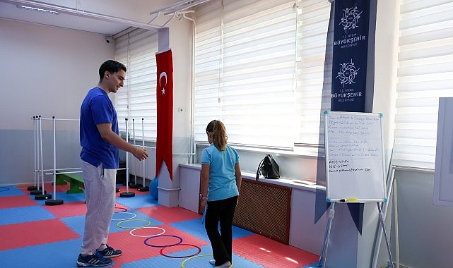 Başkan Çerçioğlu’ndan Eğitime Destek: Disleksi Merkezi’nde Dersler Devam Ediyor Öğrencilere yönelik projeleriyle öncü olan Aydın Büyükşehir Belediye Başkanı Özlem