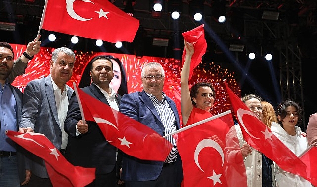 Edremit Belediye Başkanı Mehmet Ertaş, Cumhuriyet’in ilanının 103. yıl dönümü
