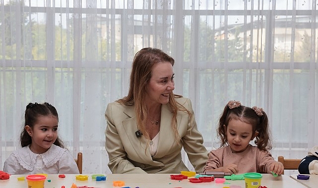 Ücretsiz hizmet veren Mutlu Çocuklar Oyun Evleri’ndeki miniklerle bir araya