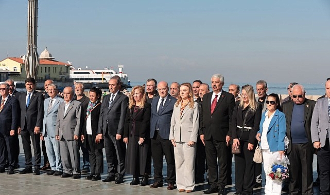 19 Ekim Muhtarlar Günü dolayısıyla Cumhuriyet Meydanı’nda düzenlenen törene katılan