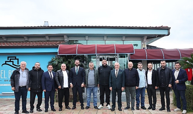 Nilüfer Belediye Başkanı Şadi Özdemir, yeşil-beyazlı kulübün tribün temsilcileriyle kahvaltıda