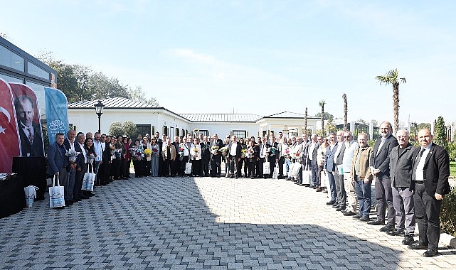 Başkan Şadi Özdemir’den muhtarlara ‘birlikte mücadele’ çağrısı Nilüfer Belediye Başkanı Şadi Özdemir, 19 Ekim Muhtarlar Günü dolayısıyla