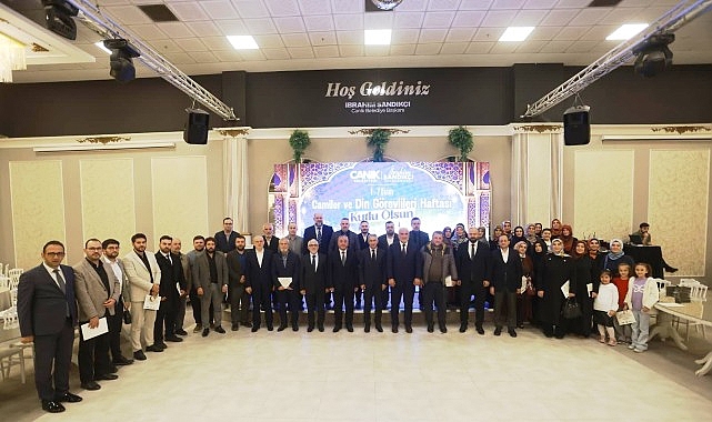 Başkan Sandıkçı’dan Anlamlı Program Canik Belediye Başkanı İbrahim Sandıkçı, din görevlileriyle bir araya gelerek
