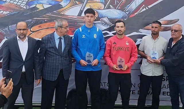Bisikletçimize Konya ASKF’den “Yılın Sporcusu” Ödülü Konya Büyükşehir Belediyespor’un başarılı bisikletçisi Ramazan Yılmaz, uluslararası arenada elde