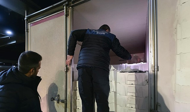 Buca Balık Hali’nde Gece Denetimi: Yasa Dışı Avlanan Su Ürünlerine El Konuldu İzmir İl Tarım ve Orman Müdürlüğü su ürünleri kontrol ekipleri,