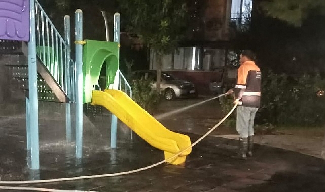 Burhaniye Belediyesi Temizlik İşleri ekipleri 7/24 sahada Burhaniye Belediyesi Temizlik İşleri Müdürlüğü ekipleri, ilçe genelinde rutin temizlik