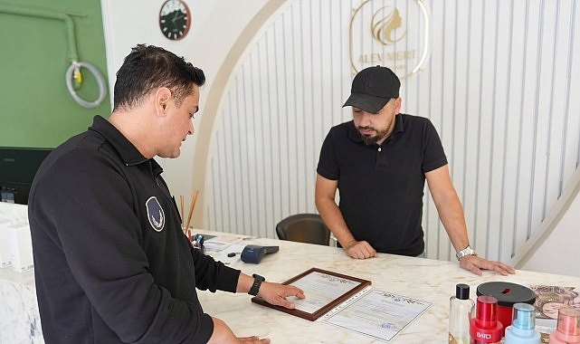 Burhaniye Belediyesi Zabıta Müdürlüğü ekipleri, ilçe genelindeki esnafa yönelik ruhsat