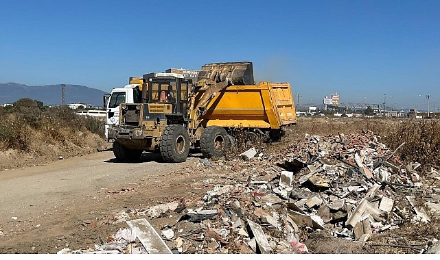 Burhaniye Belediyesi’nden Kaçak Moloz Dökümüne Sıkı Denetim Burhaniye Belediyesi İklim Değişikliği ve Sıfır Atık Müdürlüğü ekipleri, çevreye