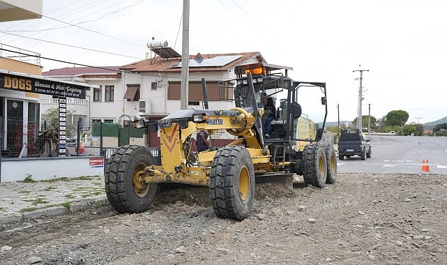Burhaniye Belediyesi Fen İşleri Müdürlüğü ekipleri, ilçe genelinde belirlenen program