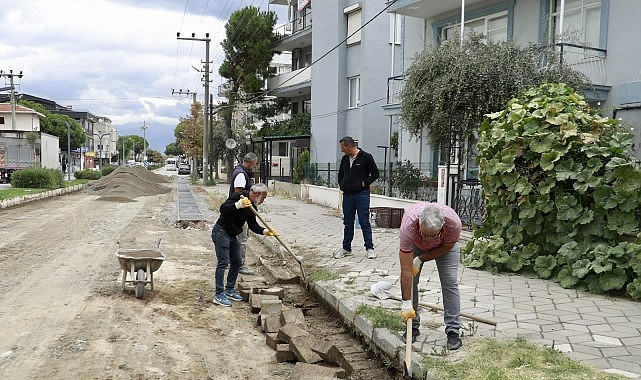 Burhaniye’de Fen İşleri Ekipleri Sahada Çalışmalarını Sürdürüyor Burhaniye Belediyesi Fen İşleri Müdürlüğü ekipleri, ilçe genelinde belirlenen program