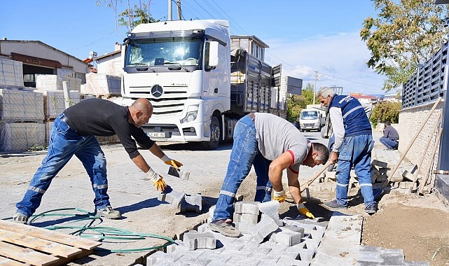 Burhaniye’de Yol Yapım ve Bakım Çalışmaları Sürüyor Burhaniye Belediyesi Fen İşleri Müdürlüğü ekipleri, ilçe genelinde yol yapım,