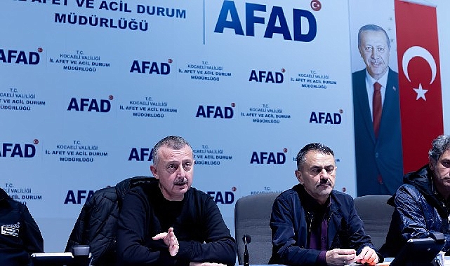 Büyükakın’dan, günlerdir sahada olan ekiplere teşekkür Kocaeli Valisi İlhami Aktaş ve Kocaeli Büyükşehir Belediye Başkanı Tahir