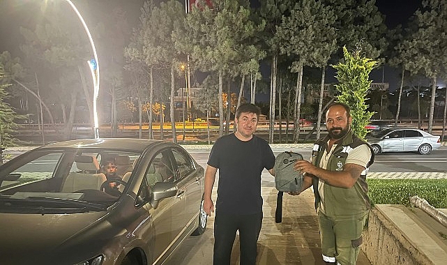 Büyükşehir personelinden örnek davranış Kocaeli Büyükşehir Belediyesi Park ve Bahçeler Dairesi Başkanlığı’nda görev yapan