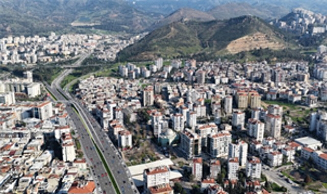 Büyükşehir’den iki bulvarı bağlayacak üst geçit İzmir Büyükşehir Belediyesi, Girne Bulvarı ile Nazım Hikmet Bulvarı arasında