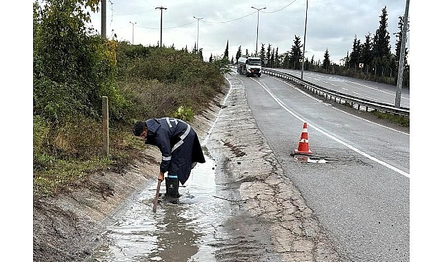 Büyükşehir’den sağanak sonrası yoğun çalışma Kocaeli’de sağanak yağışın ardından temizlik mesaisi başladı. Bu kapsamda Büyükşehir