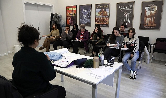 Çankaya Belediyesi’nden Gençlere Ücretsiz Sinema Atölyesi Çankaya Belediyesi’nin kısa film yapımı ve senaryo yazımı alanlarında kendini