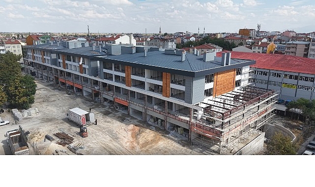 Çatalhöyük Ticaret Merkezi’nde Çalışmalar Hızla İlerliyor Çumra’nın ticari ve sosyal hayatına önemli katkı sağlaması hedeflenen Çatalhöyük