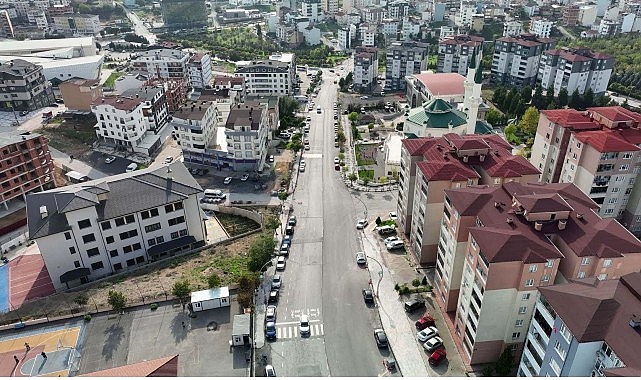 Çayırova Bahriye Üçok Caddesi “prestij cadde” oluyor Kocaeli Büyükşehir Belediyesi, Çayırova’nın önemli ulaşım güzergâhlarından Bahriye Üçok Caddesi’ndeki