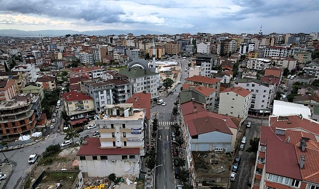Çayırova’ya 25 milyonluk bir yatırım daha Kocaeli Büyükşehir Belediyesi, Çayırova’nın önemli ulaşım güzergâhlarından Adnan Kahveci Caddesi’ni