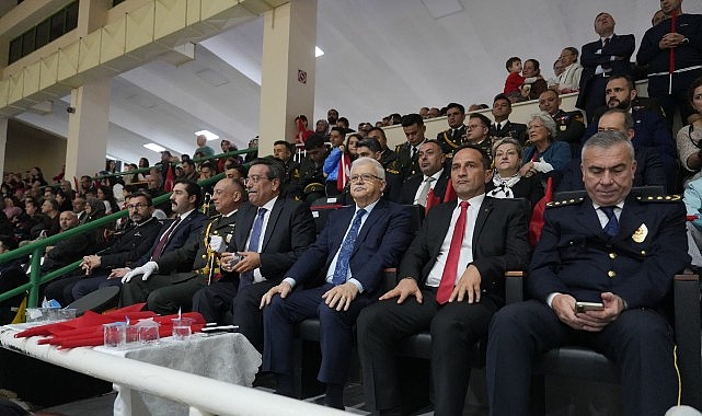 Cumhuriyetimizin 103. Yılı Burhaniye’de Coşkuyla Kutlandı Cumhuriyetimizin kuruluşunun 103. yılı Burhaniye’de düzenlenen törenlerle kutlandı. Sabah saatlerinde