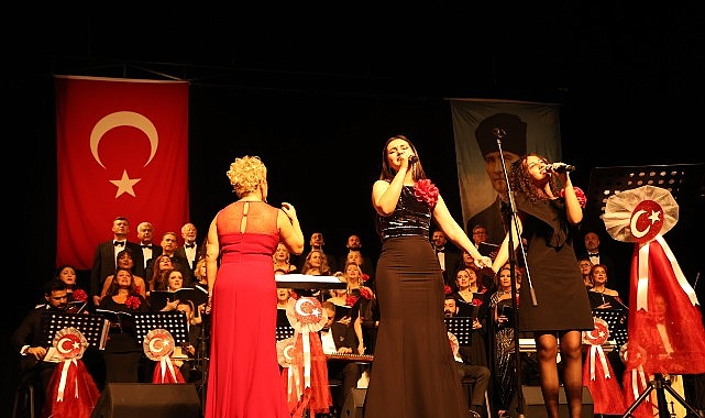 Cumhuriyet Bayramı kutlamaları kapsamında Nilüfer Belediyesi Türk Sanat Müziği Korosu