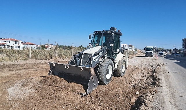 Çumra Belediyesi, Okçu Mahallesi Mavi Tünel Caddesi’nde yürüttüğü çevre düzenlemesi