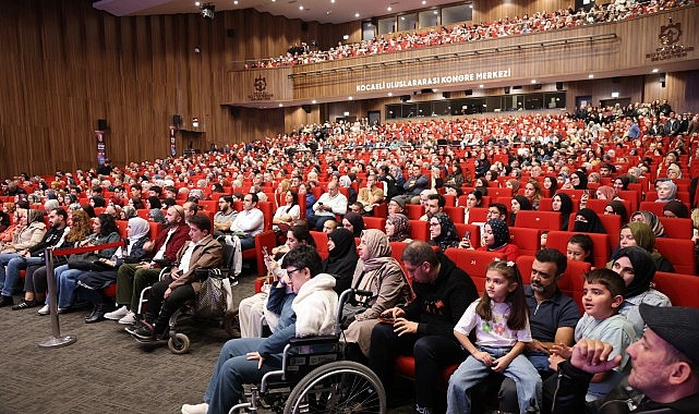Demirbağ, Kitap Fuarı’nda Gazze’nin direnişine dikkat çekti; “Dördüncü İslam medeniyeti Gazze’den doğuyor” Uluslararası 16. Kocaeli Kitap Fuarı’nda “Medeniyetin İzinde” söyleşisinde konuşan akademisyen