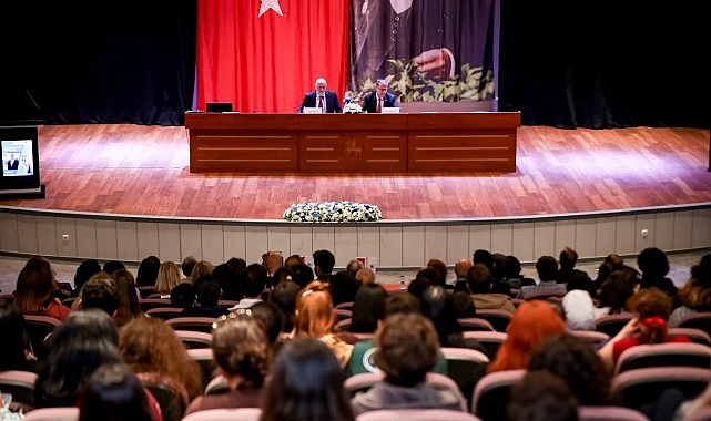 DEÜ Söyleşilerinde “Köklerden Günümüze Türk Dili” Konuşuldu Dokuz Eylül Üniversitesi (DEÜ) tarafından düzenlenen DEÜ Söyleşileri V kapsamında,