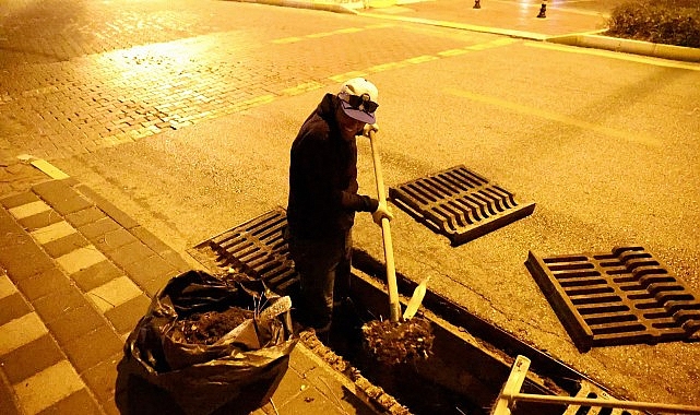 Didim Belediyesinden Yoğun Yağış Öncesi Izgara ve Rögar Temizliği Didim Belediyesi, kent genelinde beklenen yoğun yağış öncesinde yağmur suyu