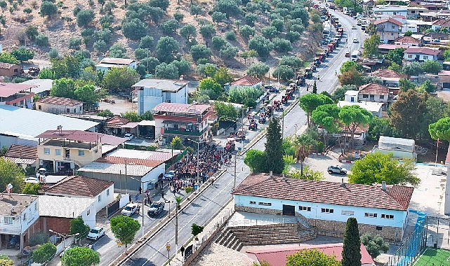 Didim Tarım Şenliği’nde üçüncü gün coşkusu Kadın çiftçilerin traktör kortejinden sahne gösterilerine uzanan program, Akyeniköy’de şenlik