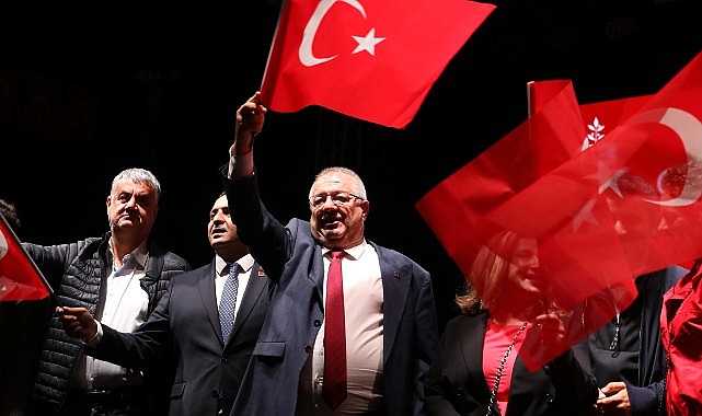 Edremit Belediyesi, Cumhuriyetimizin 103. kuruluş yıl dönümünü büyük bir coşkuyla