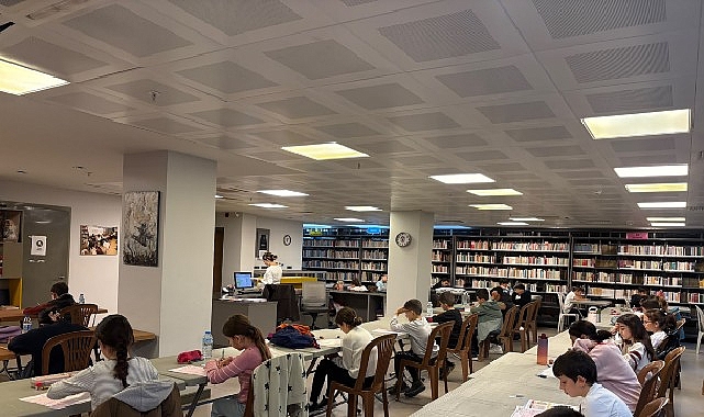 Efes Selçuk Belediyesi, TYT ve LGS sınavlarına hazırlanan öğrencilere destek
