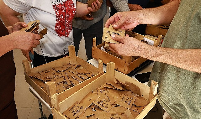 Efes Tarlası Yaşam Köyü’nde Yerel Tohum ve Kışlık Fide Eğitimi Efes Tarlası Yaşam Köyü Toprak Okulu’nda üreticilere ve üretim yapmak